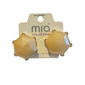 Kim Min Sun Earrings Mia collection Sun Cream Color Octagon Prong Pierced Ears
